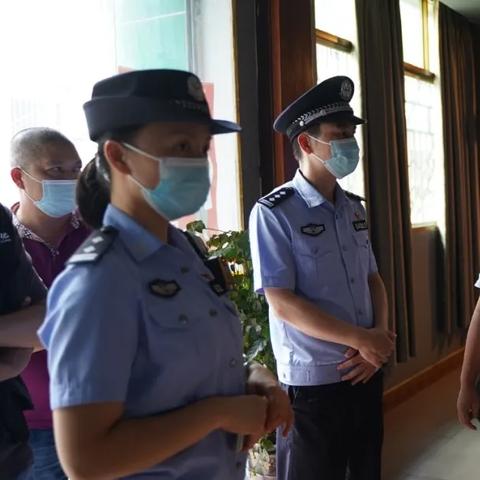 (网吧开机子怎么操作?)详细指导：网吧电脑如何快速开机与设置，确保顺利上网体验