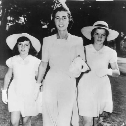 四年级上册数学大富翁怎么画?学生们的绘画技巧和数学思维将如何结合?