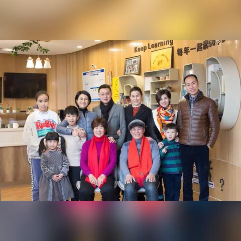 纷扰事一般形容什么：热闹非凡，喧嚣纷扰，热闹繁华，麻烦不断。