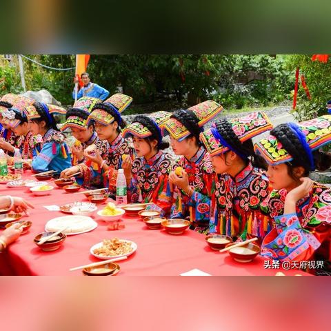 神不在屋顶,他在心中藏着——探讨宗教信仰的深刻内涵和个人修行之道 神不在屋顶,他在心中藏着——探讨宗教信仰的深刻内涵和个人修行之道