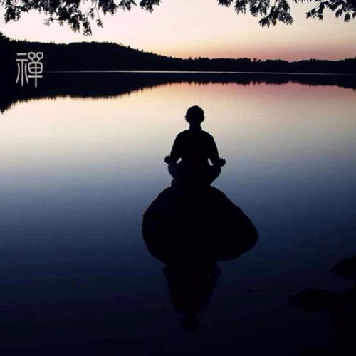 探寻水晶般透明的心灵：如何通过自我反思和冥想实现内心的'Crystle Clear'状态