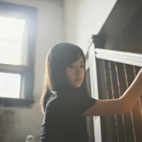 《半生雪》歌曲：唱出世间冷暖，铸就半生悲欢，情深缘浅，尘世纷繁。