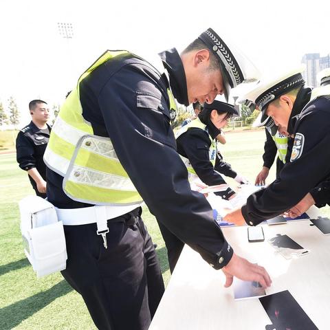 体验狂热暴力摩托车模拟驾驶的刺激快感，挑战极限速度与危险动作