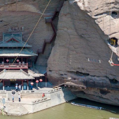 探讨《逍遥游》原文内涵与当代中英翻译比较研究：从文化差异解读及传承视角出发