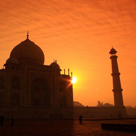 (大秦黎明攻略)大秦黎明手游：穿越古国征战，探寻历史的奥秘与传奇故事