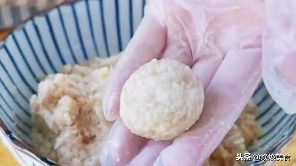 详细介绍美味佳肴脆皮藕丸子的做法,包含采购食材、准备步骤及烹饪技巧,实现餐桌上的别致佳肴 详细介绍美味佳肴脆皮藕丸子的做法,包含采购食材、准备步骤及烹饪技巧,实现餐桌上的别致佳肴