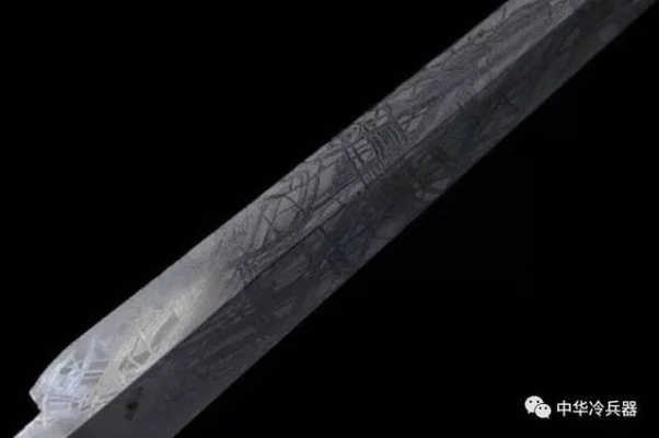 史诗般的传说:由九片不同材质组成的神秘碎片铸成的剑